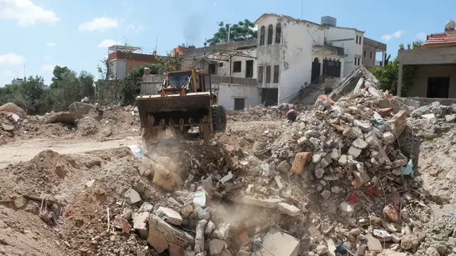 Video thumbnail for Destruction in Lebanon: Israeli military razes southern towns