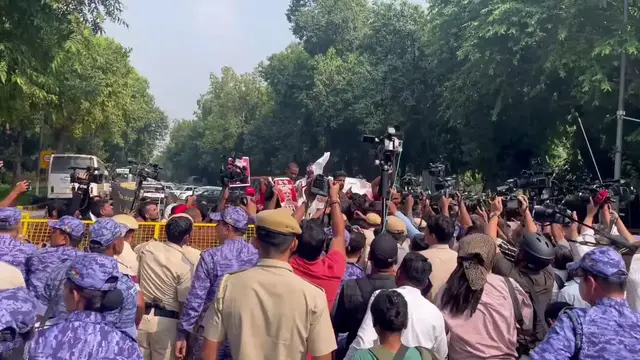 Video thumbnail for India: Police Stop Student Protesters Demanding Election Chief’s Resignation in New Delhi.