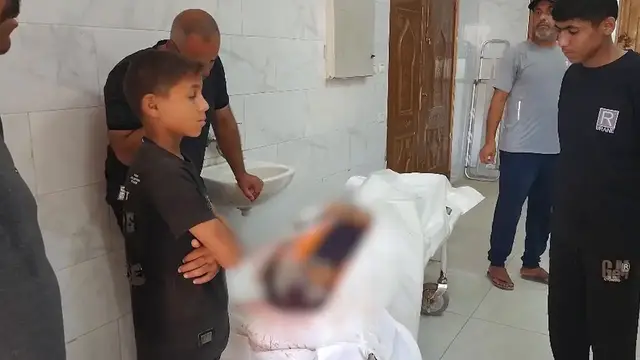 Video thumbnail for 2 Gazans killed by Israeli fire in latest ceasefire violation.
