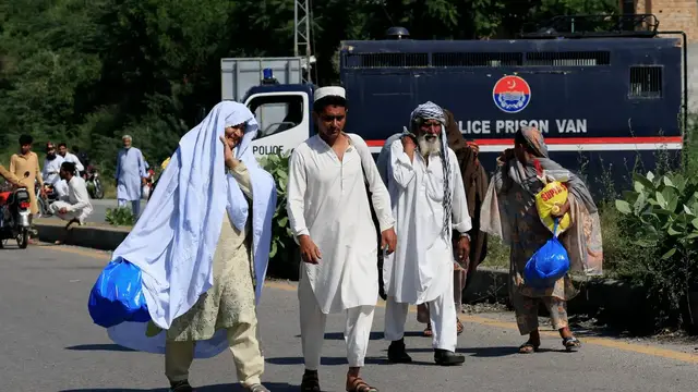 Video thumbnail for Imran Khan's PTI party calls off Islamabad protest, plans new march