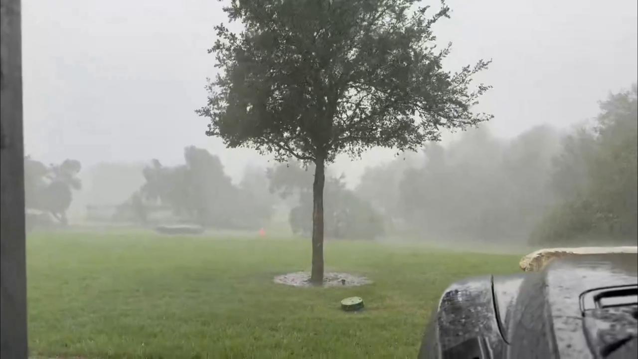 Video thumbnail for US: Nickel-Sized Hail Batters Austin as Severe Thunderstorm Hits Oak Hill.