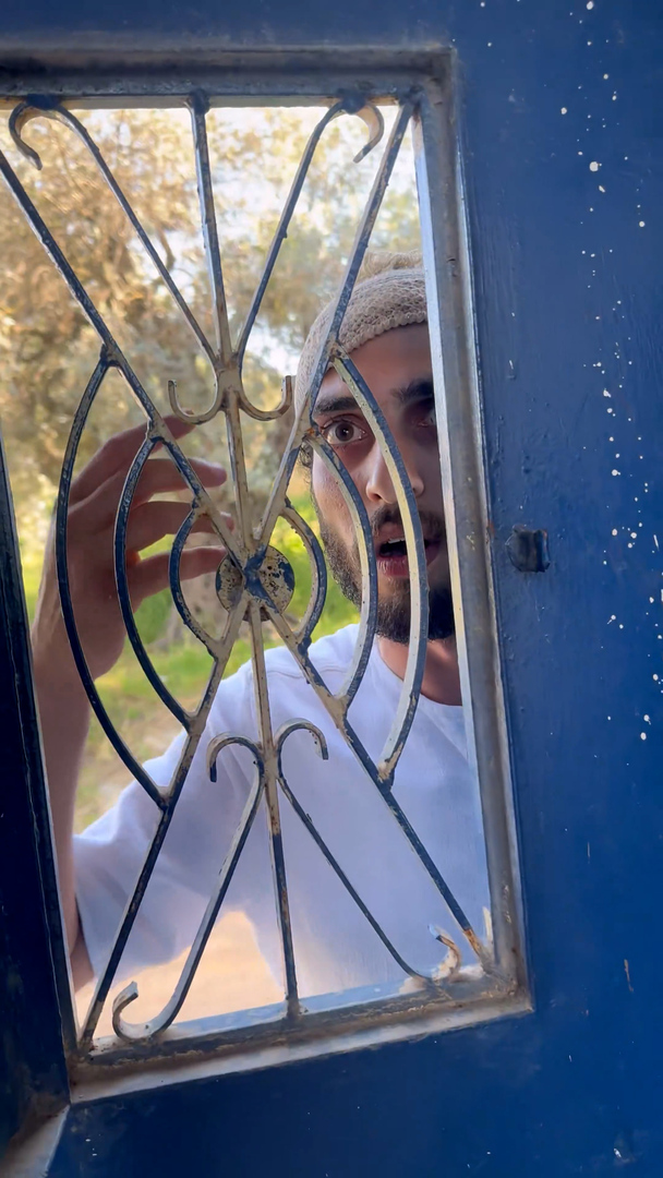 Video thumbnail for Israeli settler attacks Hebron activist’s home as soldier looks on