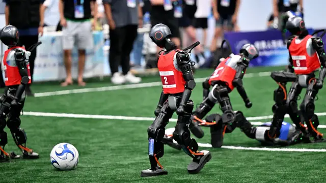 'Video thumbnail for Robots sprint, box and play football at first World Humanoid Games'