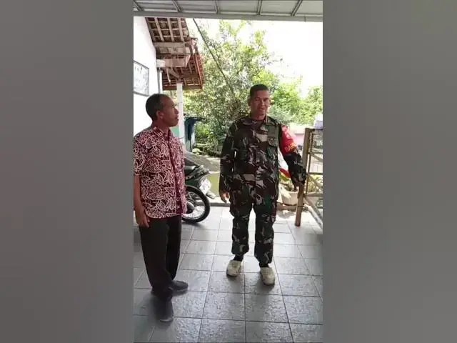 Video thumbnail for KOMANDAN TNI BERTEMA MANTAN  kepala desa