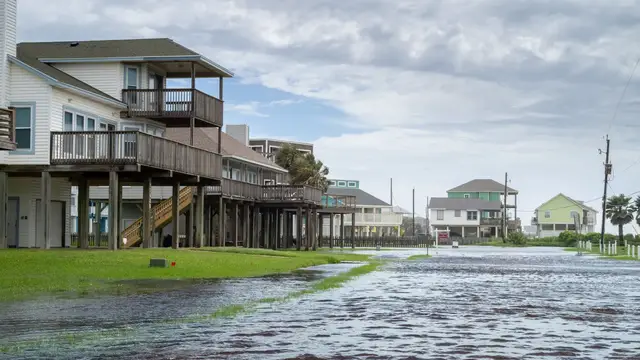 Video thumbnail for Arthur weakens but still threatens flooding from Louisiana to Alabama