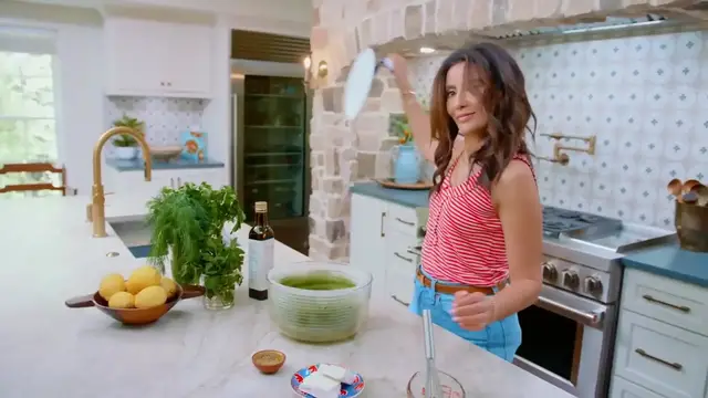 'Video thumbnail for The most delicious Greek Salad Recipe_ Maroulosalata (Greek Lettuce Salad and Dressing)(720P_HD)'