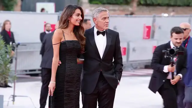 Video thumbnail for Italy: George Clooney receives Golden Lion for Lifetime Achievement at Venice Film Festival.