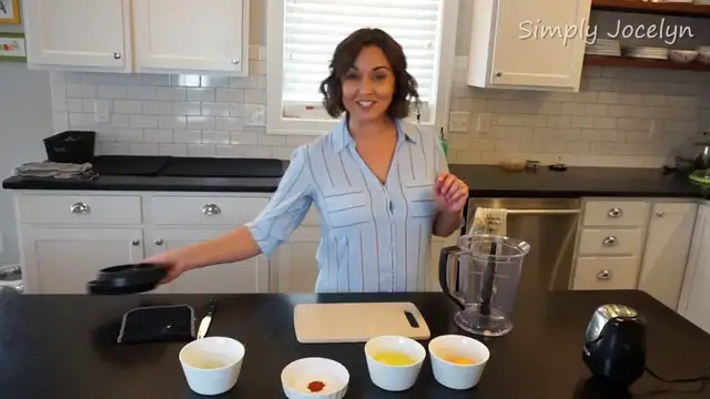 Video thumbnail for Simple Blender Hollandaise Sauce Recipe