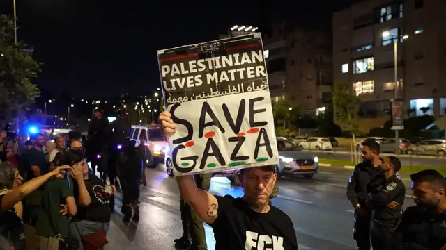 Video thumbnail for Anti-government demonstration held in Jerusalem.