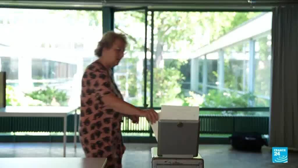 Video thumbnail for Swiss reject proposal to cap population at 10 million