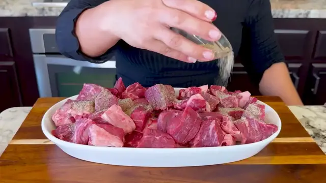 Video thumbnail for How to make Mexican Red Chili Beef Stew Carne con Chile Colorado(720P_60FPS)