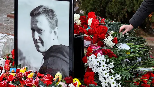 'Video thumbnail for Alexey Navalny’s widow says lab results show her husband was poisoned'