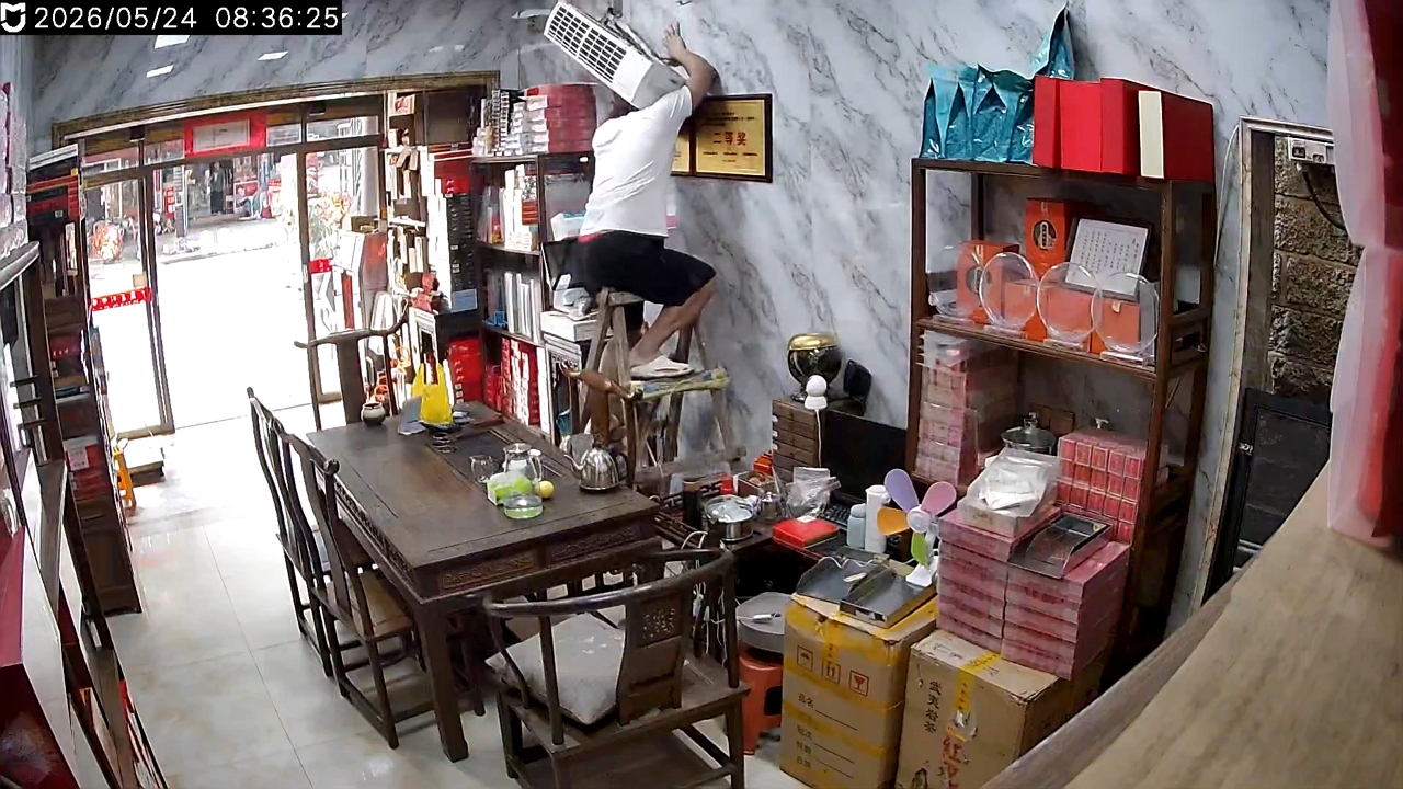Video thumbnail for Epic Ladder Fail During AC Repair in China