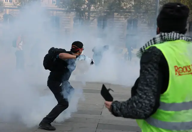 Video thumbnail for France tackles new wave of nationwide protests
