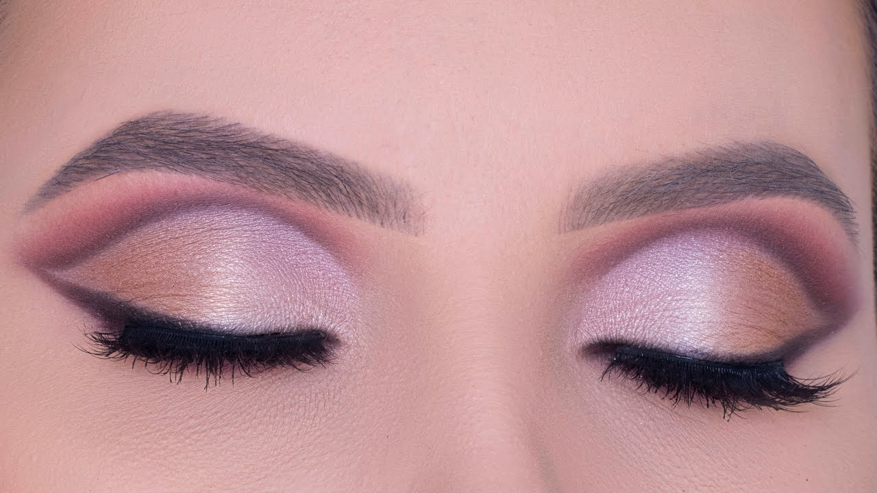 Video thumbnail for Soft Glamorous Cut Crease Tutorial for the Holiday's | Holiday Makeup
