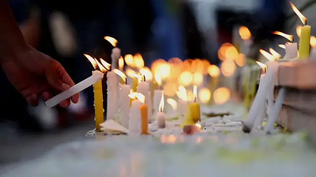 Video thumbnail for Global prayers after Pope’s death, Buenos Aires church mourns near his childhood home