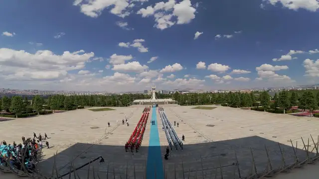 Video thumbnail for Türkiye: Turkish Stars perform flyover as Erdogan welcomes Trump in Ankara (2).