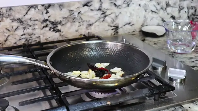 Video thumbnail for How to Make Enfrijoladas Recipe - Easy Mexican Food Similar to Enchiladas(720P_60FPS)