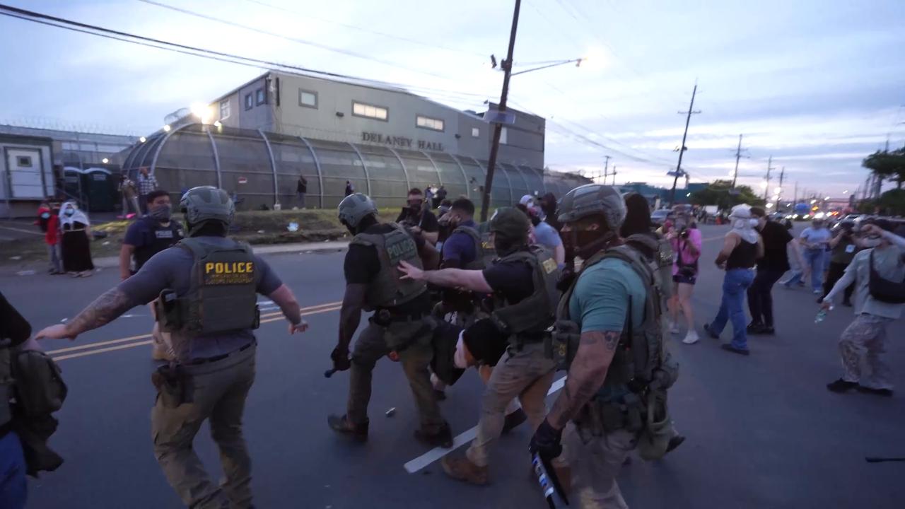 Video thumbnail for US: Anti-ICE protesters clash with federal agents outside Newark detention center (2).