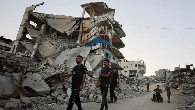 Video thumbnail for Board of Peace plans $2.4bn Gaza reconstruction amid Israeli ceasefire violations
