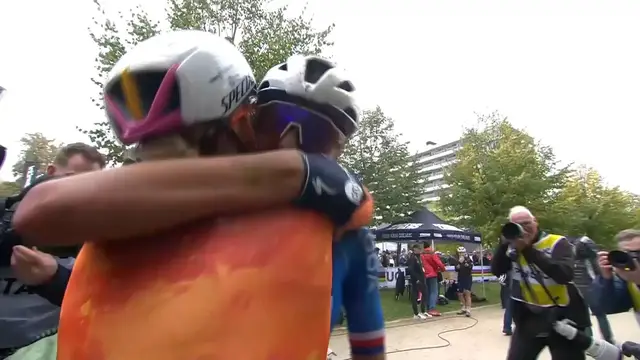 'Video thumbnail for Wiebes wins final sprint to win elite women's world title'
