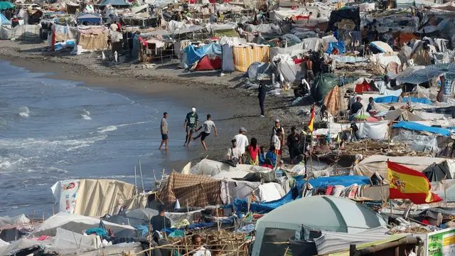 Video thumbnail for Child attacked in Ceuta as Spain braces for a new migrant border clash