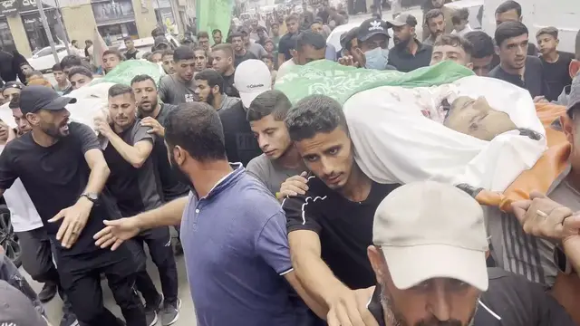 Video thumbnail for Gaza Mourners Carry Commander’s Body 15.