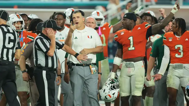 Video thumbnail for Miami Hurricanes Rise to No. 1 as Notre Dame Looms
