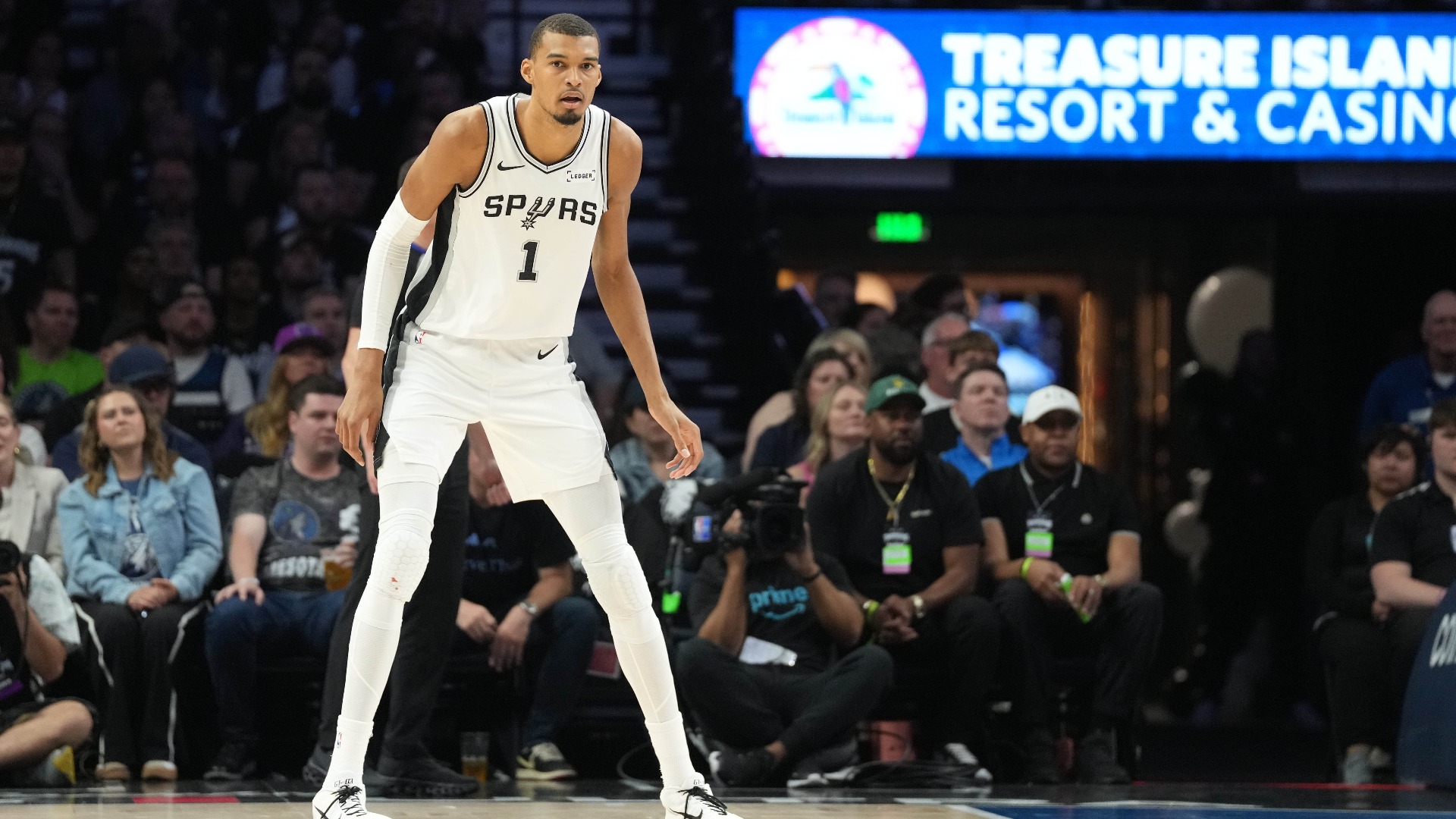Video thumbnail for NBA Game Preview: Spurs vs. Thunder - Betting Odds & Predictions