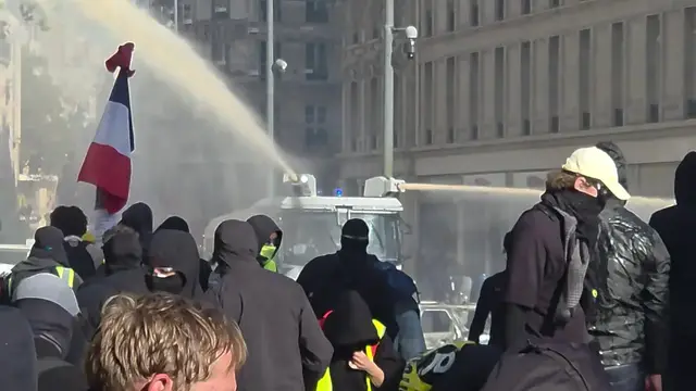 Video thumbnail for France: Protests against rising fuel prices and falling purchasing power in Paris.