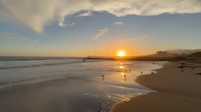 Video thumbnail for A serene sunset view at Ventura Pier in California