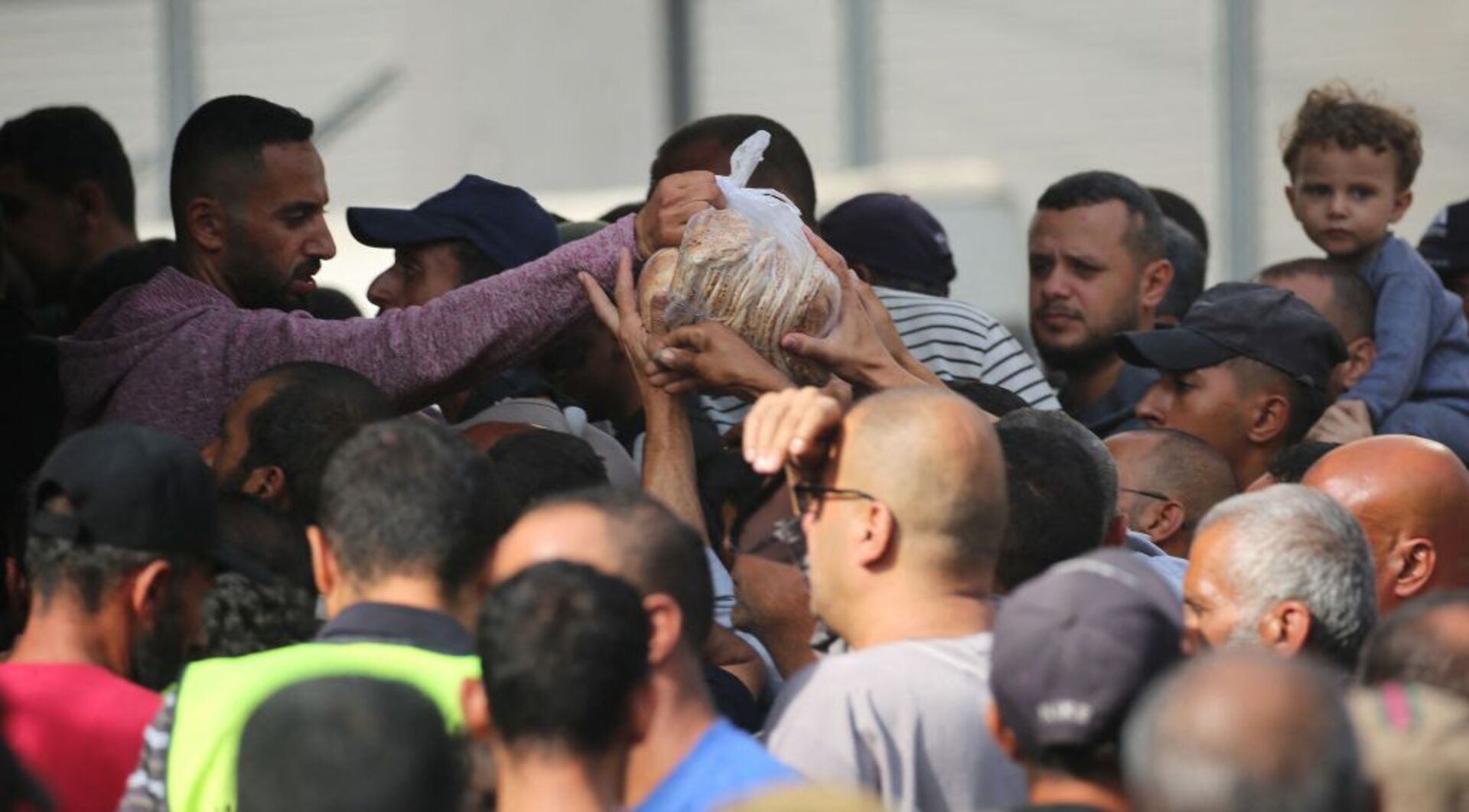 Video thumbnail for Gaza faces deepening bread crisis as Israeli restrictions bite