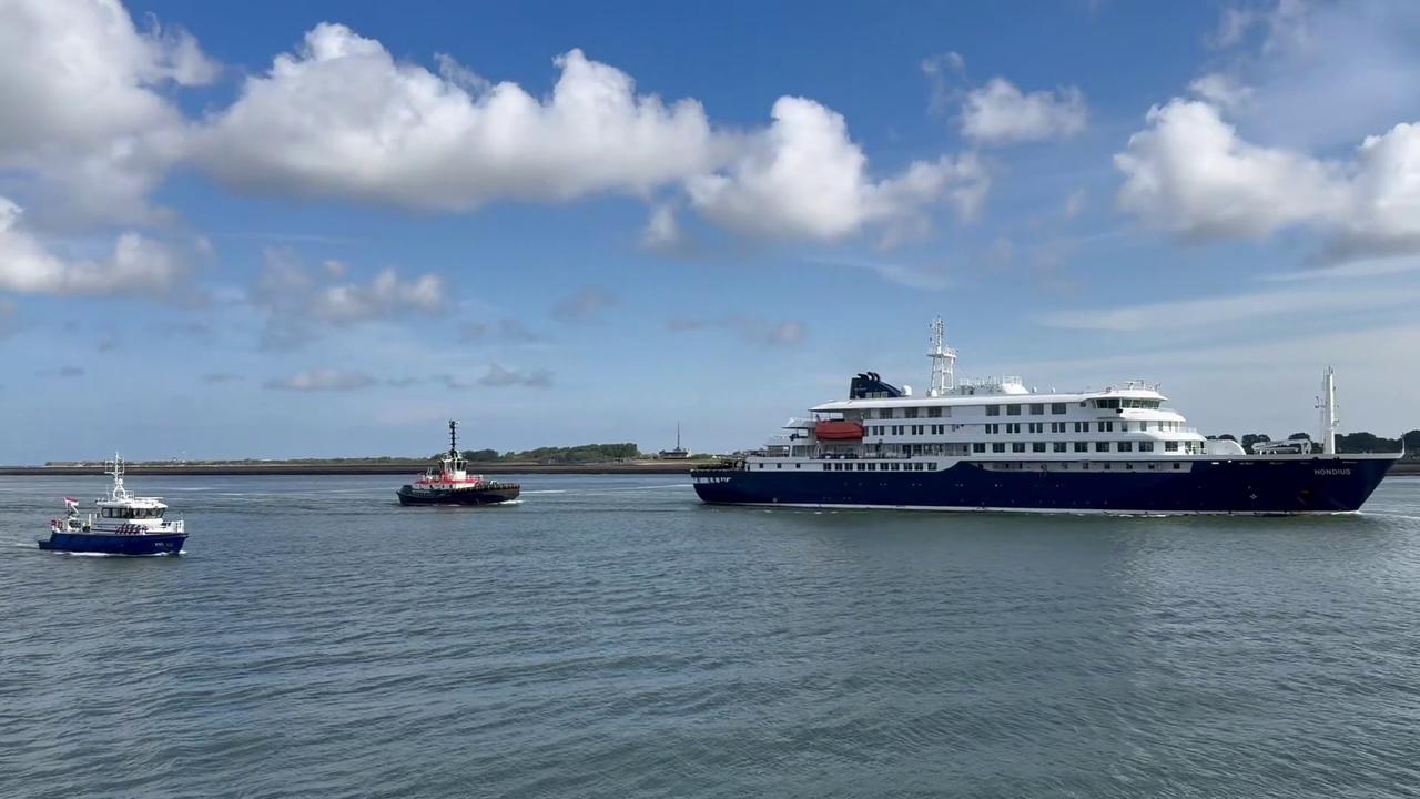 Video thumbnail for the Netherlands: Hantavirus-hit cruise ship arrives in Rotterdam.