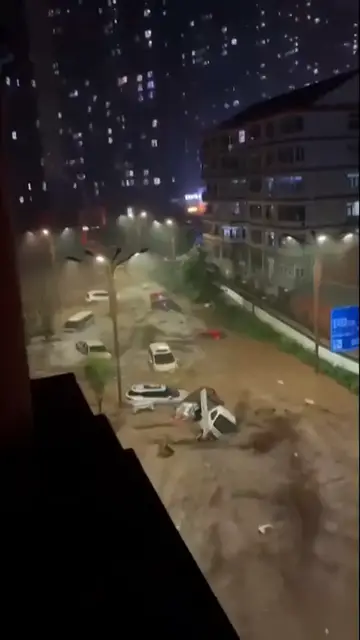 Video thumbnail for Cars swept away as floods hit Chengde after Typhoon Bavi