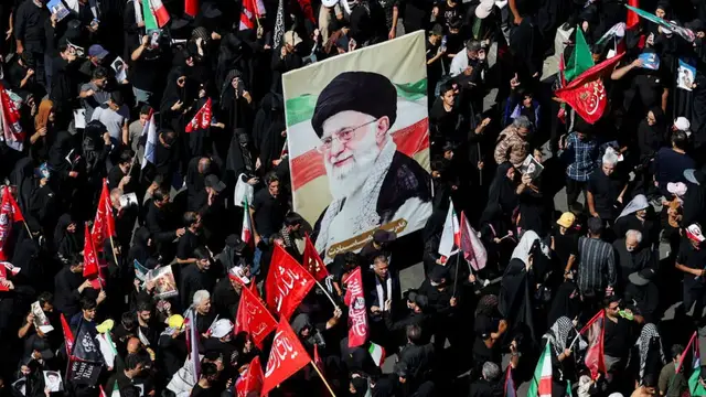 Video thumbnail for Behind Khamenei’s funeral, Iran’s bid to show strength