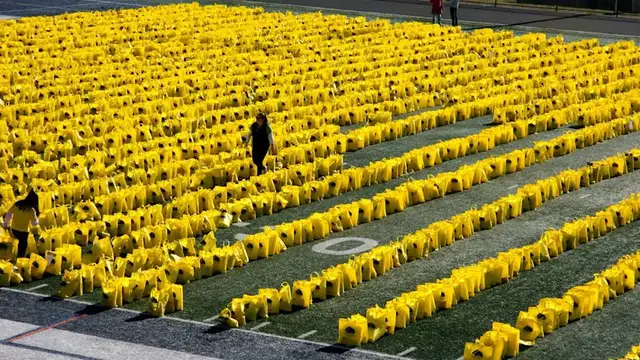 Video thumbnail for Students fill Howell High School football field with food donations in 100 Yard Food Drive Challenge