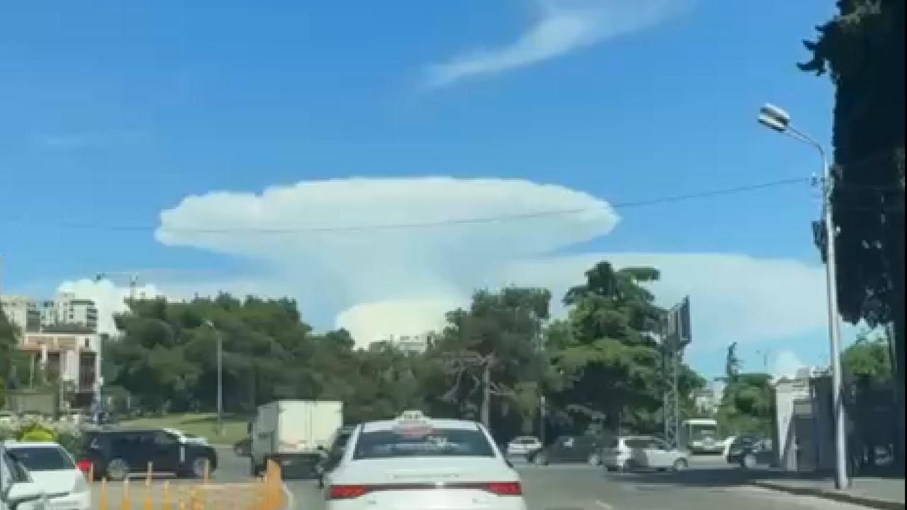 Video thumbnail for US: Towering cumulonimbus clouds draw attention over Tbilisi.