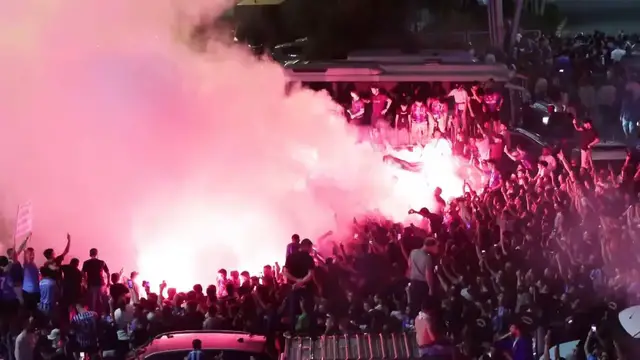 Video thumbnail for Türkiye: Mohamed Salah arrives in Trabzon for transfer talks.