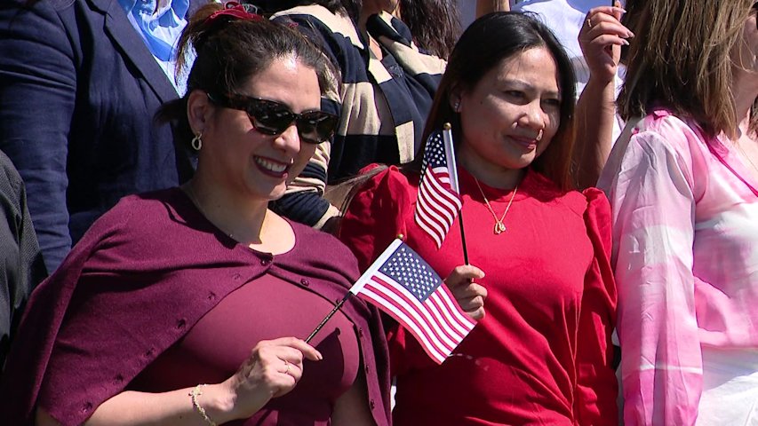 Video thumbnail for Naturalization ceremony held for first time at William Floyd Estate