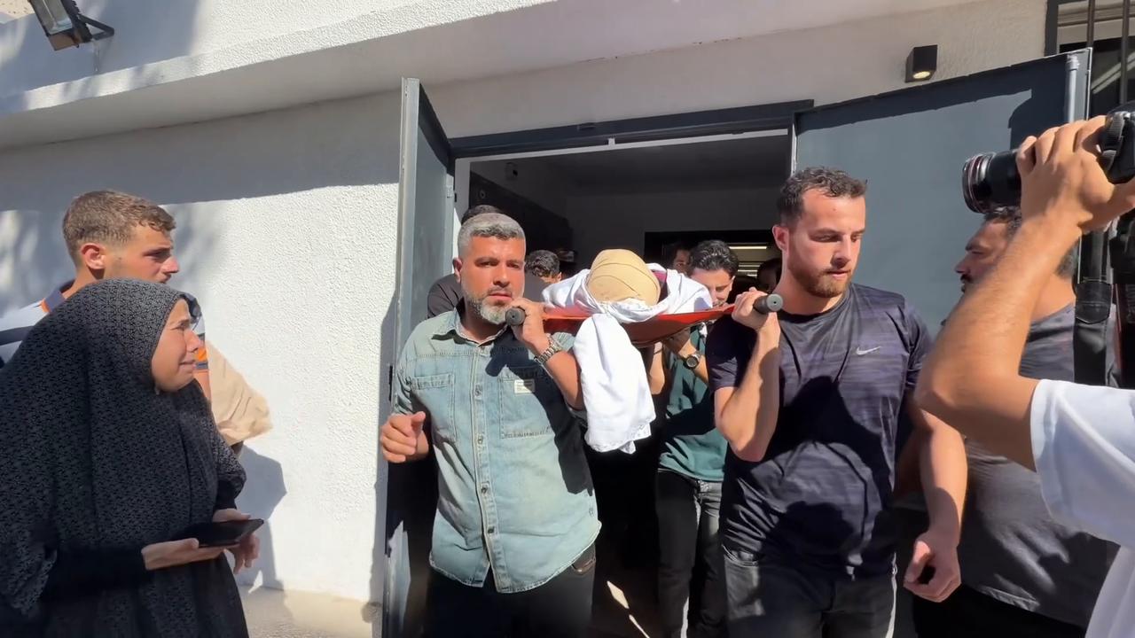 Video thumbnail for Israeli strike kills father, son in Gaza despite ceasefire.