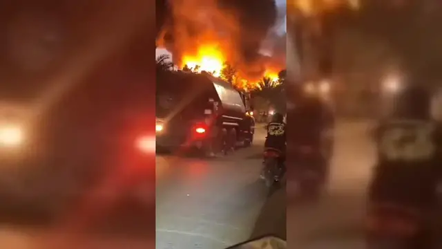 Video thumbnail for Iraq: Massive Fire Engulfs Commercial Area in Baghdad.