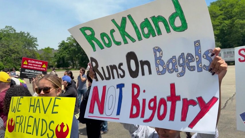 Video thumbnail for Intense moments outside Rockland Community College during Trump visit between protesters and counter-protesters