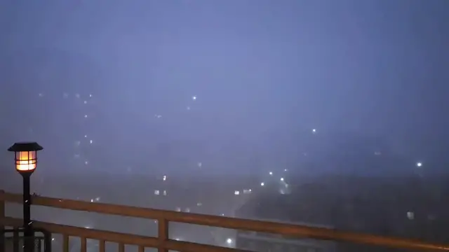 Video thumbnail for US: Severe Storms Slam Washington, D.C., Leave Thousands Without Power 4.