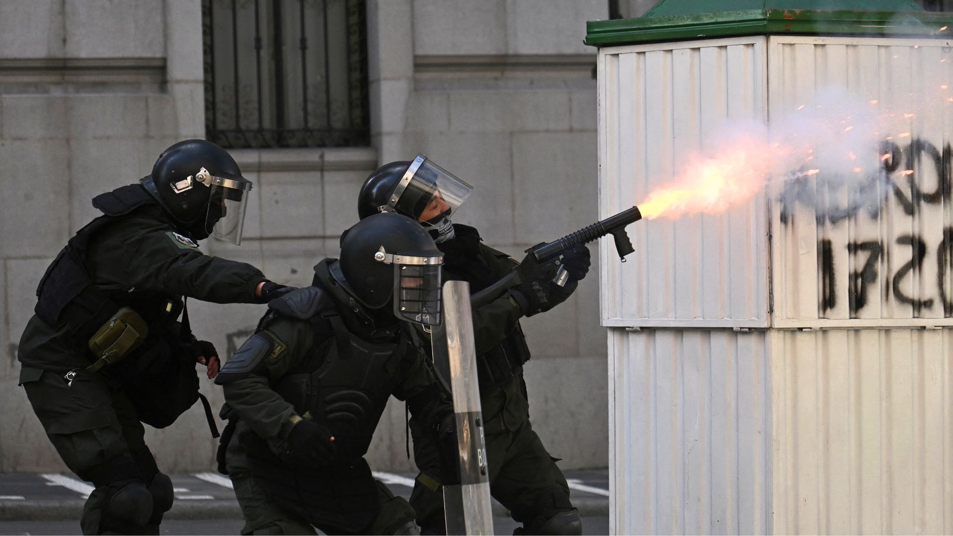 Video thumbnail for Violent protests intensify in Bolivia’s La Paz over rising cost of living