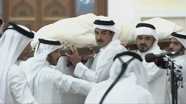 Video thumbnail for Funeral prayers held for Qatar’s former emir Sheikh Hamad bin Khalifa Al Thani in Doha