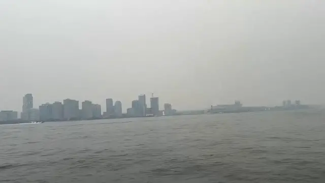 Video thumbnail for US: Haze From Canadian Wildfires Blankets New York, Northeast 4.