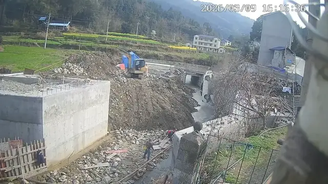 Video thumbnail for Car Rolls Back Down Cliff Near Hunan Bridge Site