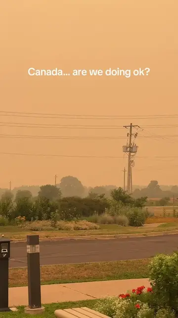 Video thumbnail for Wildfire Smoke Turns Toronto Sky an Eerie Orange Haze