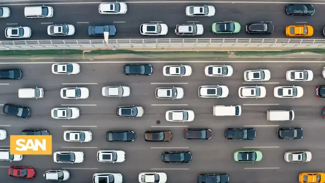 'Video thumbnail for Video: Pennsylvania crash covers highway in hot dogs, clogs major artery'