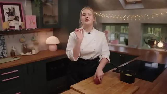 Video thumbnail for Potato Queen makes Germany s Best Potato Dish(720P HD)